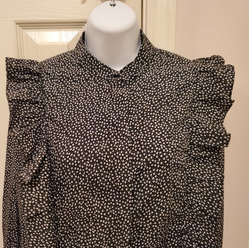 Black ladies button down shirt- Size: 8
